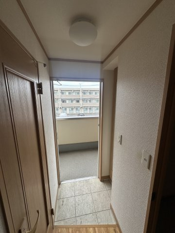 川崎市多摩区菅北浦３丁目の賃貸マンションの玄関