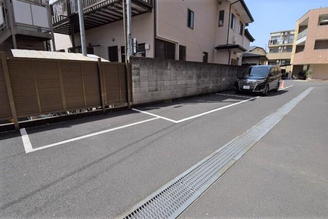 川崎市多摩区菅北浦３丁目の賃貸マンションの駐車場