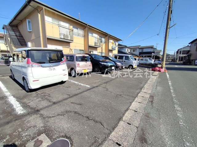 カーサいなりBの駐車場