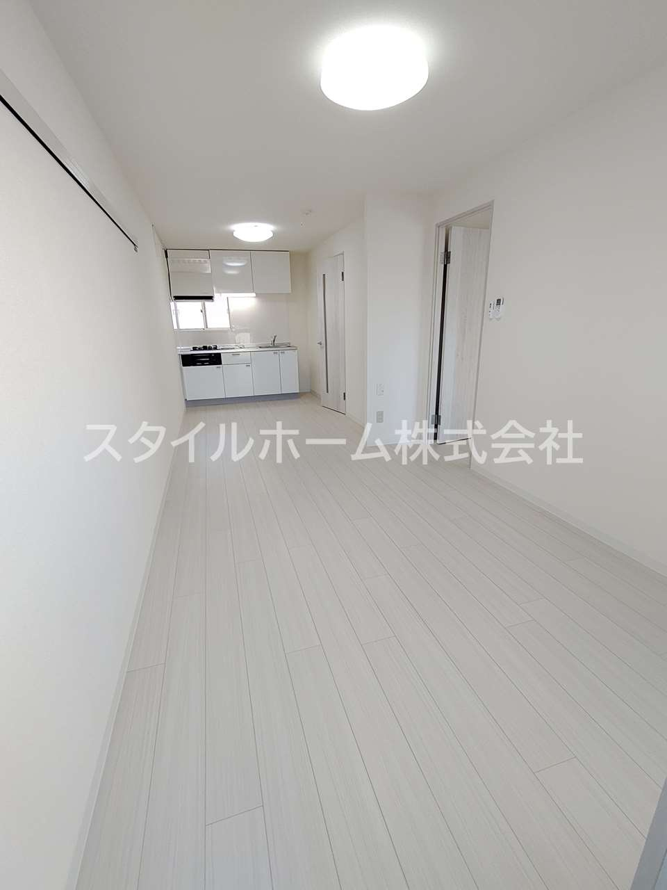 カーサいなりBの居間・リビング|別部屋写真です。