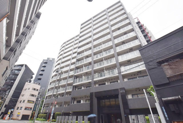 【外観】 | コンパートメント東京中央 | 手入れの行き届いた外壁やエントランスなど、「見ればわかる」レベルで清潔感を保ったマンションです。築年数を感じさせない姿で皆様をお出迎えします。～即日のご見学可能～　お問合せはお気軽にどうぞ。