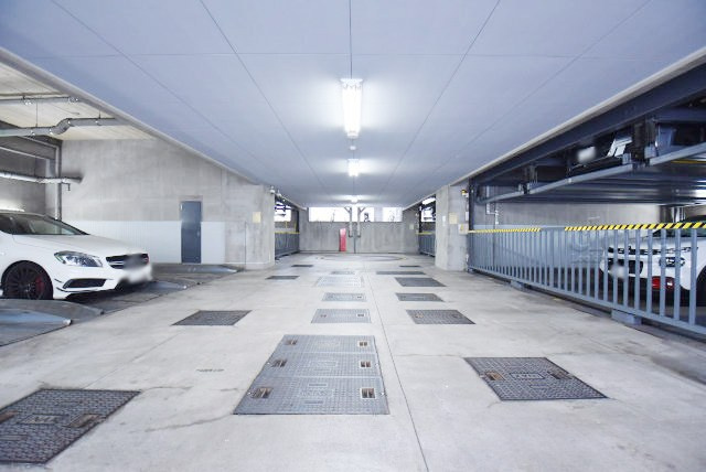 【駐車場】 | コンパートメント東京中央 | マンションの駐車場スペース。空きの有無や駐車料金、サイズ規定などについては、改めてお問い合わせください。～即日のご見学可能～　お問合せはお気軽にどうぞ。