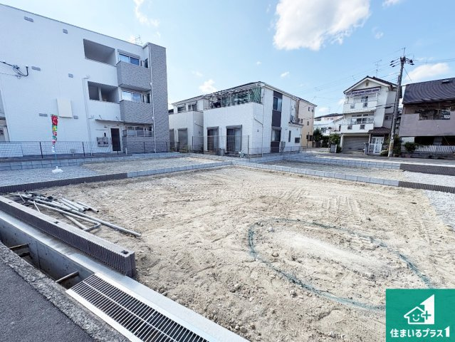 枚方市交北　新築一戸建ての外観|周辺は落ち着いた街並みの住宅地！子育てがしやすい住環境です！まだ未完成ですが、現地でしかわからない事もございます。是非一度ご覧ください。