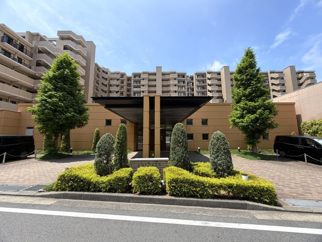 なにこれ！？共用部の雰囲気イイじゃん！！おまけに高層階で眺望・陽当たりも最高潮！！普通とはちょっと違う面白さある間取り！！ペットもイケる驚異の３分物件とはココのコト！『デイパーク横濱天王町』リフォームの外観|外観です