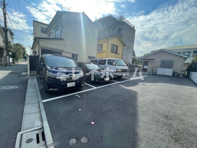 アジールコート大森西の駐車場