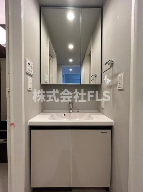 板橋区板橋２丁目の賃貸マンションの洗面所