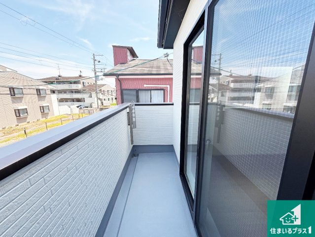 池田市畑　第16期　新築一戸建てのバルコニー|ワイドバルコニーは洗濯物を干すスペースが広いのでご家族が多くても安心！