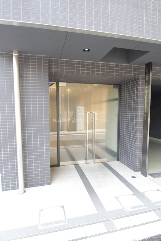 LUMEED横浜阪東橋のエントランス