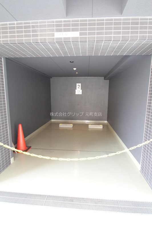 LUMEED横浜阪東橋の駐車場