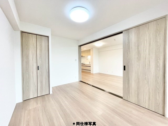 【洋室】 | 北摂マンション | サイトに掲載されていない箇所の写真、撮影してお届けさせて頂きます！気になる物件で、見たい部分の画像が無い場合は、弊社スタッフまでご連絡下さいませ。お客様の気になる箇所を、カメラにて撮影して参ります！