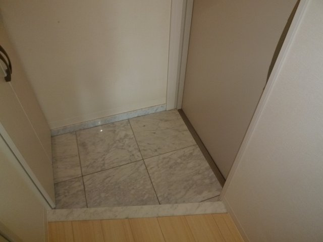 アクタス森下の玄関