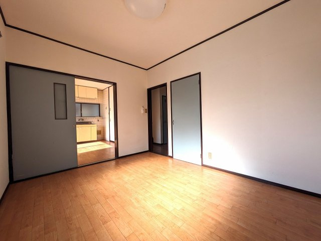 松山市西垣生町の中古一戸建の洋室|きれいな洋室です