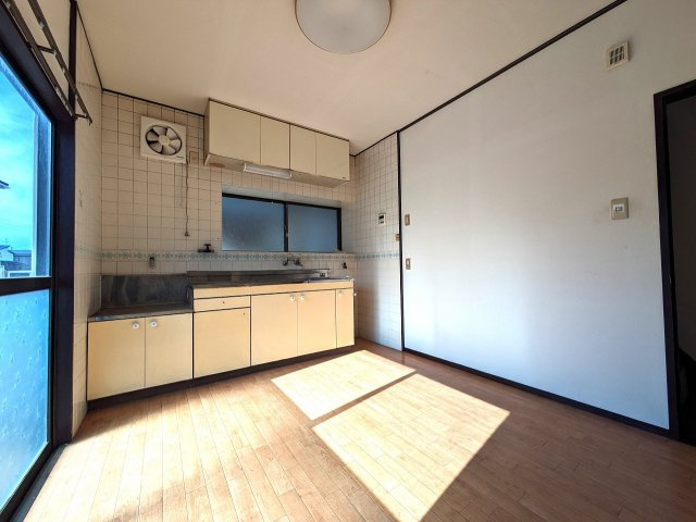 松山市西垣生町の中古一戸建のダイニング
