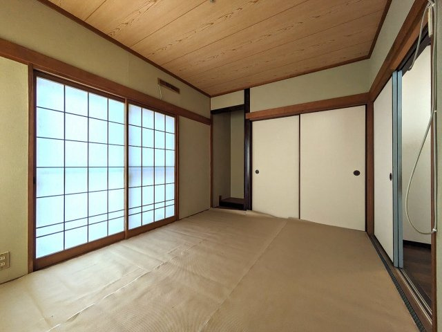 松山市西垣生町の中古一戸建の和室|日本らしい落ち着いた雰囲気の和室です