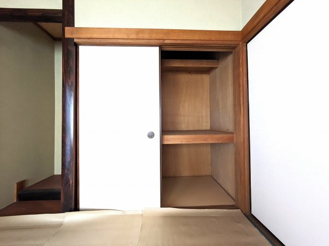 松山市西垣生町の中古一戸建の収納|ちょっとした収納スペースも充実しています