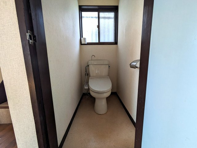松山市西垣生町の中古一戸建のトイレ|                                                  