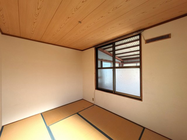 松山市西垣生町の中古一戸建の和室|                                                  