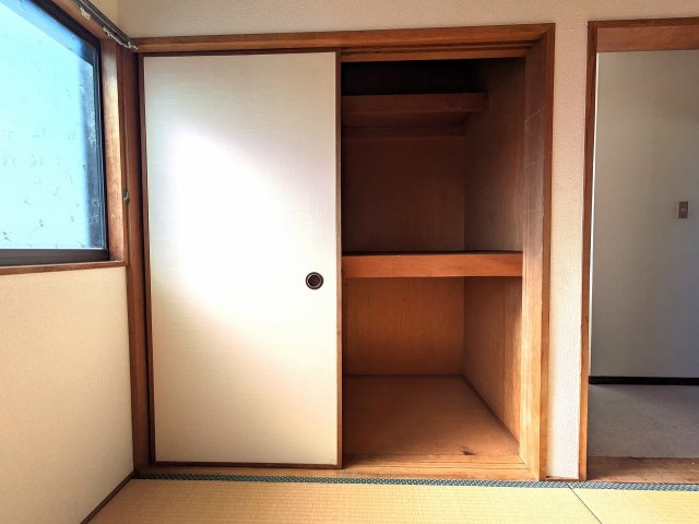 松山市西垣生町の中古一戸建の収納|                                                  