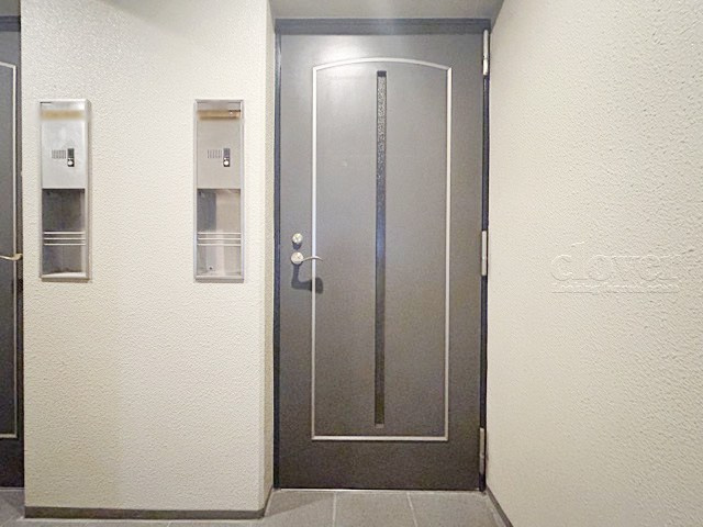 【その他共用部分】 | ハウス城北中央公園 | 皆様をお迎えする、お部屋の玄関ドア。開けやすさや開放角度、ドアノブの操作しやすさや鍵の形状などを、現地で一度ご確認ください。～即日のご見学可能～　お問合せはお気軽にどうぞ。