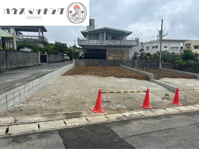リーブルガーデン南城市玉城前川・１号棟の外観|コンビニまで徒歩４分！駐車３台可能！自然豊かな周辺環境です♪建築中写真（2026年7月23日完成予定）
