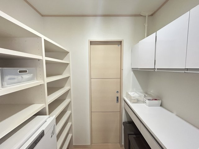 那賀郡那賀町和食郷中古戸建(屋根太陽光付き)の収納|パントリー