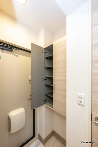 ピースヒルズの玄関