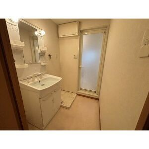 【洗面所】 | リーベ高宮3丁目 | 別号室の写真になります。現況優先。