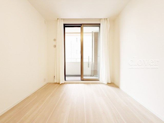 【子供部屋】 | サンクタス大森ヴァッサーハウス | 洋室3　窓から明るい光が差し込む洋室。ベッドを置いて個人居室にする場合は、多くの時間を過ごすことになる空間です。使い勝手や落ち着きを想像してください。～即日のご見学可能～　お問合せはお気軽にどうぞ。