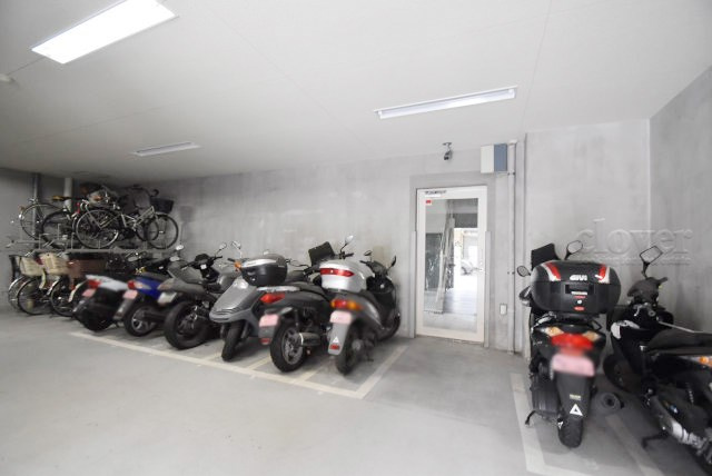 【駐車場】 | サンクタス大森ヴァッサーハウス | バイク置き場。空き区画の有無や駐輪料金、サイズおよび排気量規定などについては、改めてお問い合わせください。～即日のご見学可能～　お問合せはお気軽にどうぞ。
