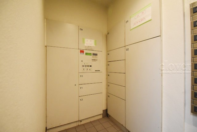 【設備】 | サンクタス大森ヴァッサーハウス | 仕事をしたり、家をあけがちな人にとっては必須となる、宅配BOX。ネット通販や宅配サービスの利用頻度が高い人にとっても、うれしい設備です。～即日のご見学可能～　お問合せはお気軽にどうぞ。
