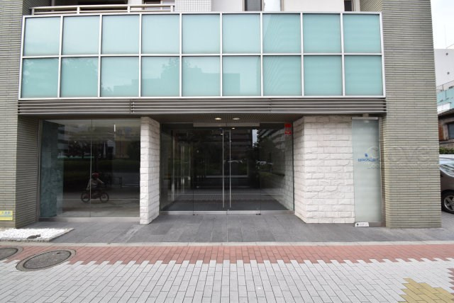 【エントランス】 | サンクタス大森ヴァッサーハウス | オートロックを備えた、マンションのエントランス。やはりセキュリティの観点は欠かすことができません。皆様を“安全”に送り出し、出迎えてくれます。～即日のご見学可能～　お問合せはお気軽にどうぞ。