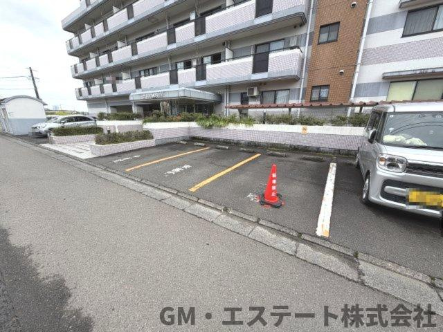 21コスモス宮崎の駐車場
