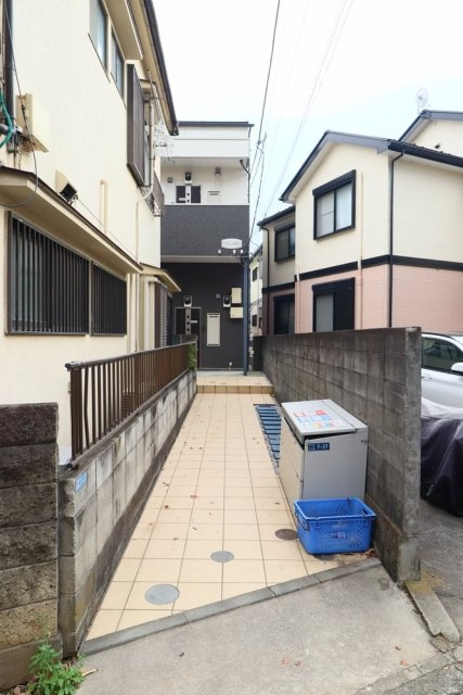 ロイド二子新地のエントランス