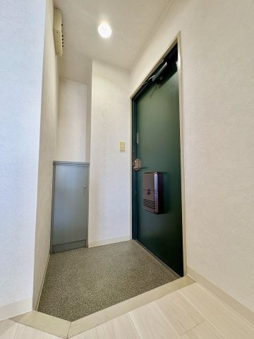 ピュア京町の玄関|※写真と現況に相違がある場合は、現況を優先します。