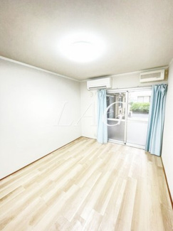 【居間・リビング】 | フラット町田 | 洋室のお部屋です。