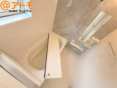【浴室】 | 藤枝市高岡4丁目　新築戸建　全1棟 | 浴室は落ち着いた色のパネルでゆったりと過ごせる空間です。お風呂で一日の疲れを癒しましょう♪