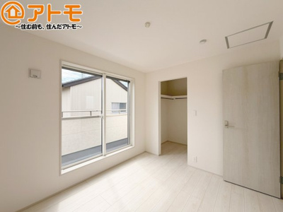 【寝室】 | 藤枝市高岡4丁目　新築戸建　全1棟 | 収納スペースもしっかり確保したお部屋は、収納家具の数も減らせるのでお部屋を広く使えます！