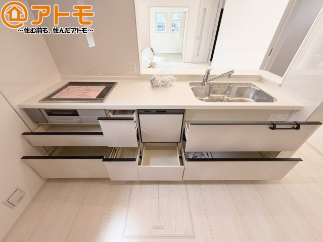 【キッチン】 | 藤枝市高岡4丁目　新築戸建　全1棟 | 大容量システムキッチン♪お料理スペースやシンク広々！毎日の家事をしっかりサポート♪