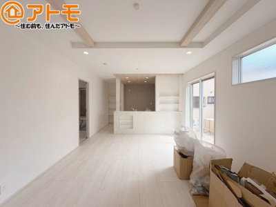 【居間・リビング】 | 藤枝市高岡4丁目　新築戸建　全1棟 | 家族団らんのイメージは、リビングを思い浮かべませんか？リビングこそ広々としたお部屋が良いですね♪