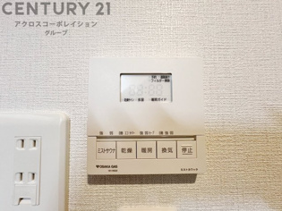 暖房機能があるため、冬場でも温かい浴室で入浴でき、乾燥機能があるため、水気を素早く取り除けます。また、換気機能があるため、湿気を素早く排出してカビや雑菌の発生を防ぐことができます。