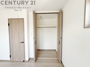 衣類やアクセサリー、小物類の収納が便利で整理整頓がしやすく、部屋の美観を保ちつつ、スペースを最大限に活用できます。衣服のしわやダメージを防ぎ、長持ちさせることができます。