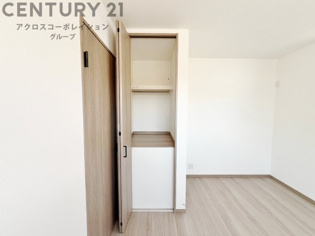 衣類やアクセサリー、小物類の収納が便利で整理整頓がしやすく、部屋の美観を保ちつつ、スペースを最大限に活用できます。衣服のしわやダメージを防ぎ、長持ちさせることができます。