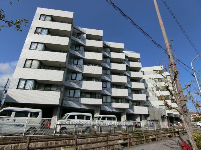 京福茨木ビルの駐車場