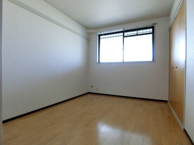京福茨木ビルの寝室