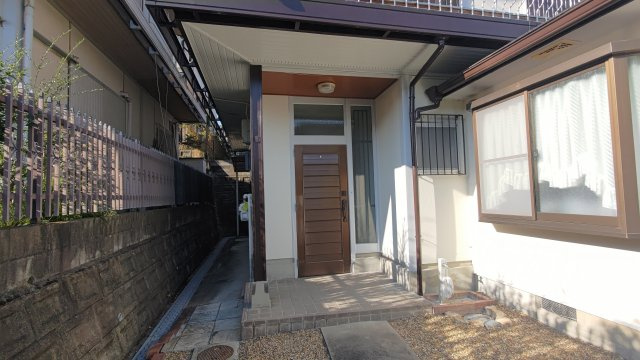 南平台貸家のエントランス