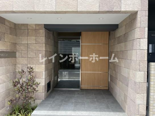 ensolaille(アンソレイユ)【仲介手数料：50％OFF】対象物件！のエントランス|清潔なエントランスです
