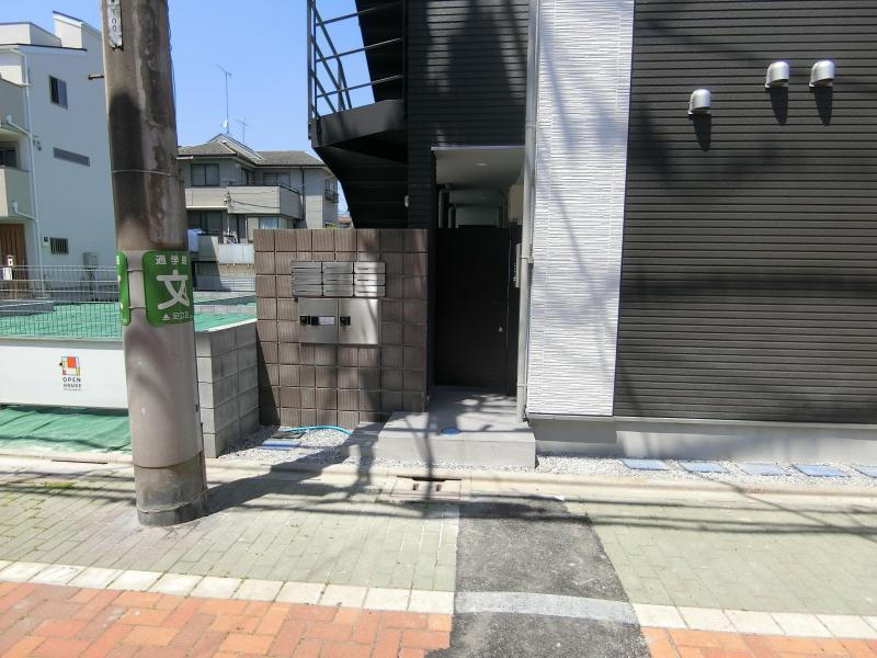 メルディア梅島Ⅱのエントランス