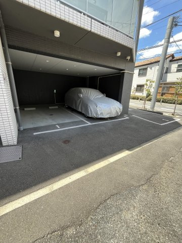 ラティエラ滝野川の駐車場