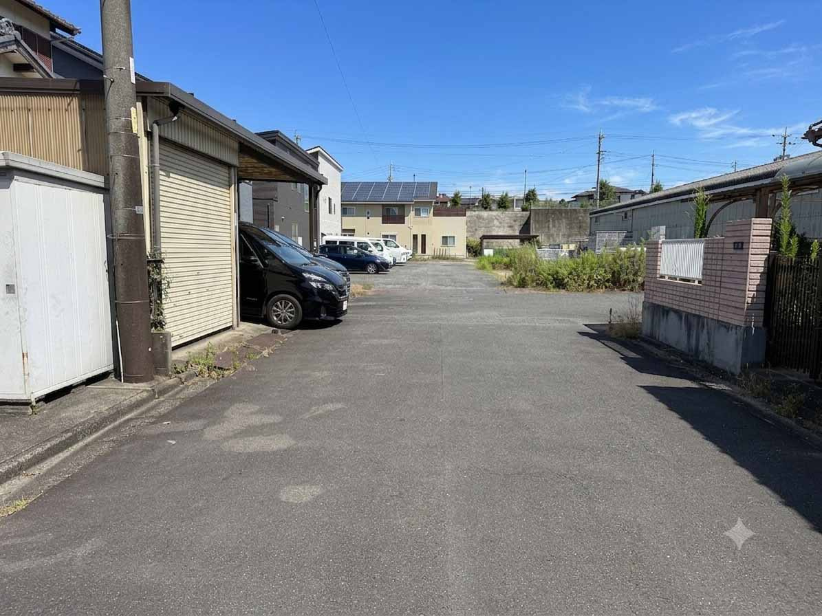 常滑市広内　中古戸建の前面道路含む現地写真