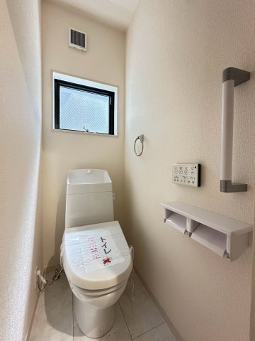 門真市島頭4丁目　1号棟のトイレ|温水洗浄便座付きトイレ